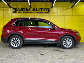 2017 Volkswagen Tiguan II, красный, 2399000 рублей, вид 5