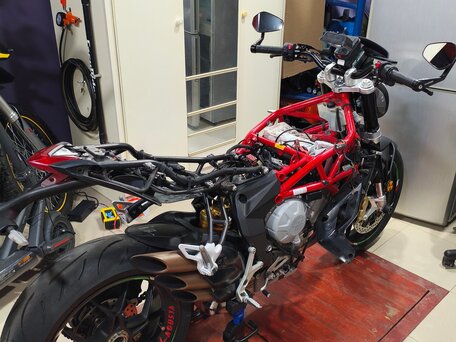 2014 MV Agusta Brutale 800, красный, 550000 рублей, вид 2