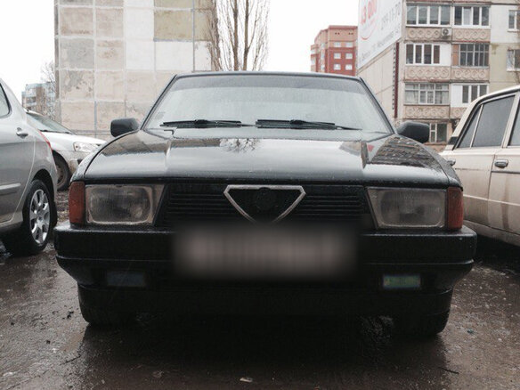 1991 Alfa Romeo 75 I Рестайлинг, чёрный - вид 3
