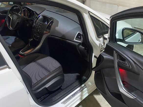 2014 Opel Astra J Рестайлинг, белый, 850000 рублей - вид 11