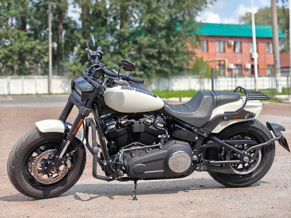 2018 Harley-Davidson Fat Bob, белый, 1800000 рублей - вид 2