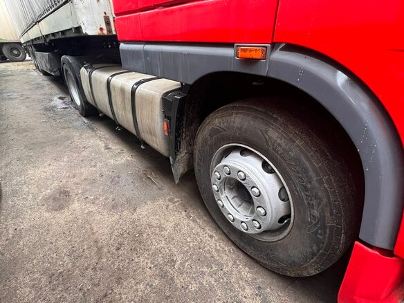 2005 DAF XF 95, красный, 1750000 рублей - вид 2
