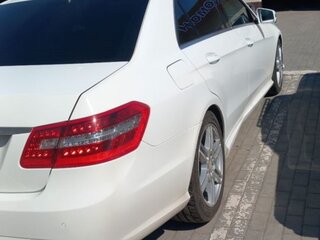 2013 Mercedes-Benz E-Класс 200 7G-Tronic IV (W212, S212, C207), белый, 1680000 рублей, вид 4