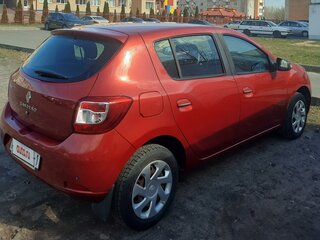 2014 Renault Sandero II, красный, 849664 рублей, вид 3