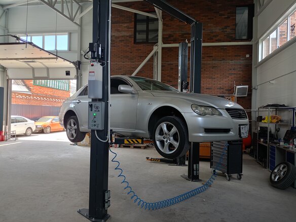 2005 Toyota Mark X I, серебристый, 1100000 рублей - вид 10