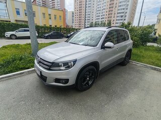 2012 Volkswagen Tiguan I Рестайлинг, серебристый, 1100000 рублей, вид 1
