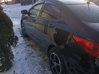 2013 Hyundai Solaris I, чёрный, 670000 рублей, вид 5