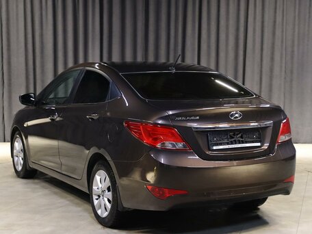 2016 Hyundai Solaris I Рестайлинг, коричневый, 929000 рублей, вид 4