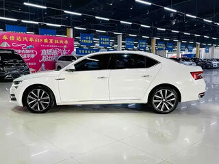2022 Skoda Superb III Рестайлинг, белый, 2000000 рублей, вид 5