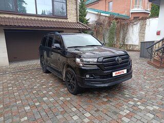 2018 Toyota Land Cruiser 200 Series Рестайлинг 2, чёрный, 7500000 рублей, вид 3