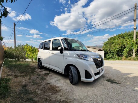 2019 Toyota Roomy I, белый, 950000 рублей, вид 2