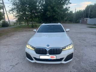 2021 BMW 5 серии 530i VII (G30/G31/G38) Рестайлинг, белый, 5649000 рублей, вид 2