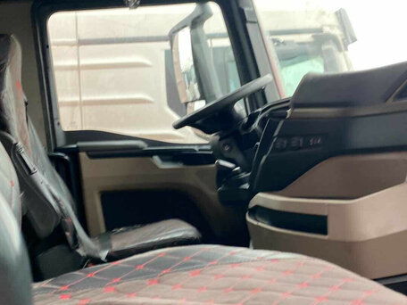 2023 MAN TGX, красный, 9508000 рублей, вид 5
