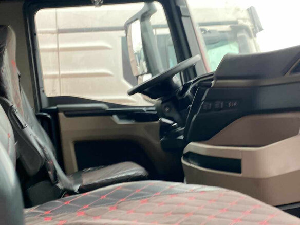 2023 MAN TGX, красный, 9508000 рублей - вид 5
