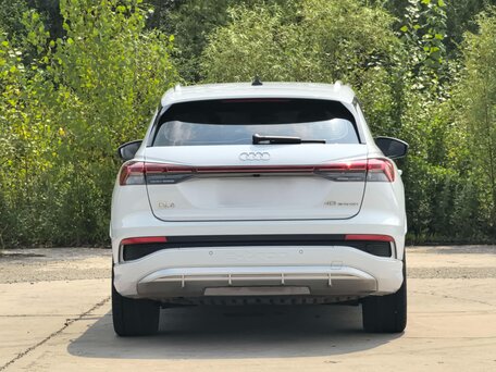 2024 Audi Q4 e-tron 40 I, белый, 4132000 рублей, вид 4