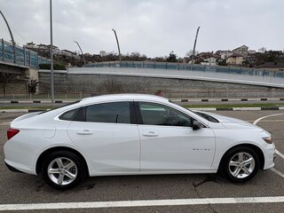 2020 Chevrolet Malibu IX Рестайлинг, белый, 1400000 рублей, вид 3