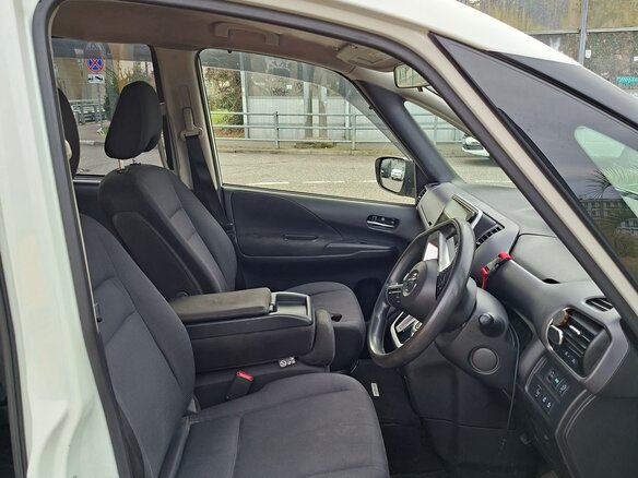 2016 Nissan Serena S-Hybrid V (C27), белый, 1100000 рублей - вид 4