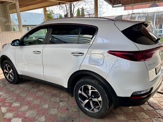 2021 Kia Sportage IV Рестайлинг, белый, 2400000 рублей, вид 3