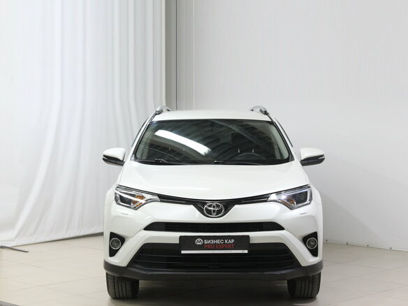 2015 Toyota RAV4 IV (XA40) Рестайлинг, белый, 1780000 рублей - вид 1