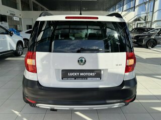 2012 Skoda Yeti I, белый, 695000 рублей, вид 5