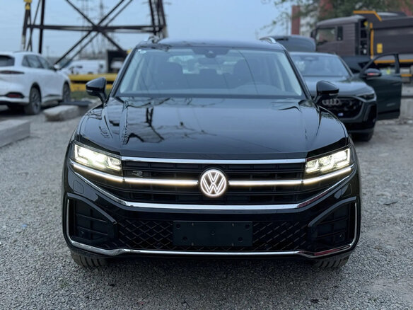 2025 Volkswagen Touareg III Рестайлинг, чёрный, 8200000 рублей - вид 1