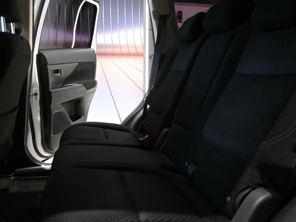 2018 Mitsubishi Outlander III Рестайлинг 3, белый, 1380000 рублей - вид 16