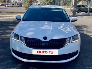 2018 Skoda Octavia III (A7) Рестайлинг, белый, 1850000 рублей, вид 3