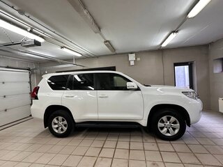 2018 Toyota Land Cruiser Prado 150 Series Рестайлинг 2, белый, 5500000 рублей, вид 4