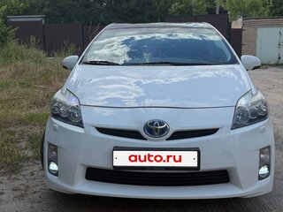 2010 Toyota Prius III (XW30), белый, 1380000 рублей, вид 2
