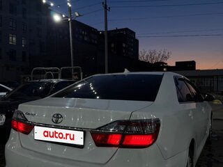 2017 Toyota Camry VII (XV50) Рестайлинг 2, белый, 2050000 рублей, вид 3