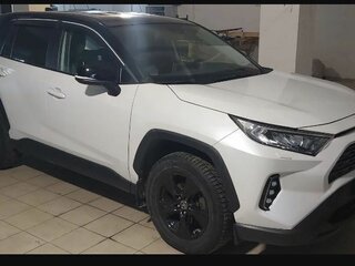 2020 Toyota RAV4 V (XA50), белый, 3100000 рублей, вид 3