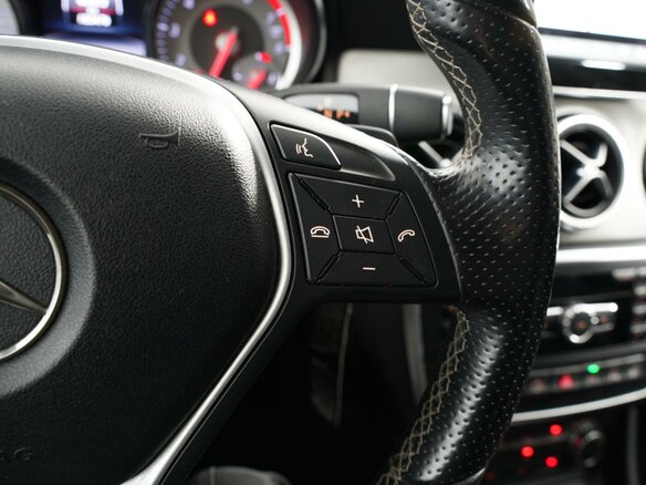 2013 Mercedes-Benz CLA 200 I (C117, X117), серебристый, 1374000 рублей - вид 18