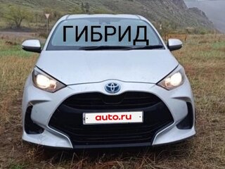2020 Toyota Yaris IV, серый, 1400000 рублей, вид 2