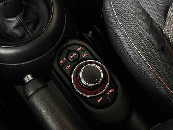 2022 Mini Hatch Cooper III (F55/F56) Рестайлинг 2, серый, 2600000 рублей - вид 17