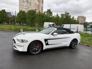 2018 Ford Mustang VI Рестайлинг, белый, 2950000 рублей, вид 1