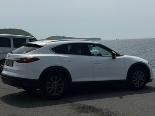2023 Mazda CX-4 I Рестайлинг, белый, 2050000 рублей, вид 3