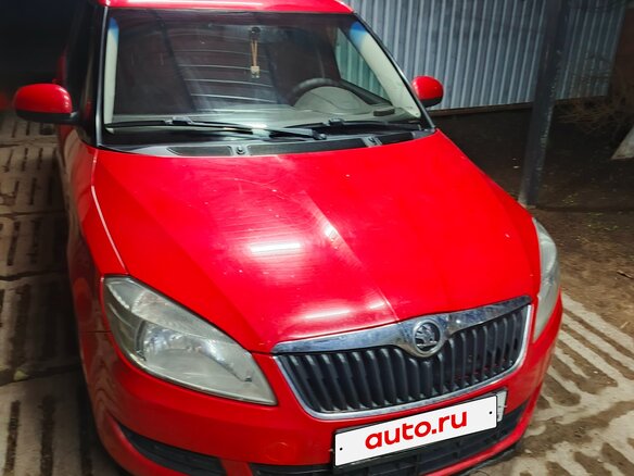 2014 Skoda Fabia II Рестайлинг, красный, 750000 рублей