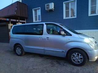 2009 Hyundai Grand Starex I, серебристый, 850000 рублей, вид 3