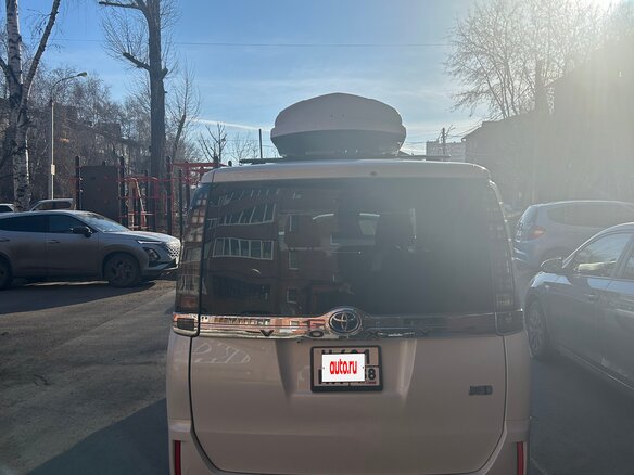 2014 Toyota Voxy III (R80), белый, 1720000 рублей - вид 5