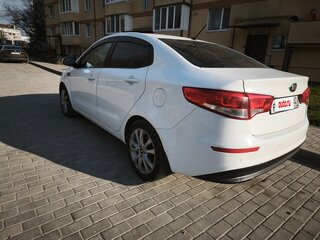 2015 Kia Rio III Рестайлинг, белый, 1100000 рублей, вид 5