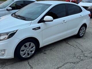2013 Kia Rio III, белый, 680000 рублей, вид 4