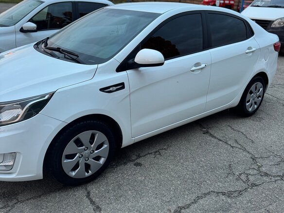 2013 Kia Rio III, белый, 680000 рублей - вид 3