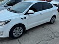 2013 Kia Rio III, белый, 680000 рублей - вид 3