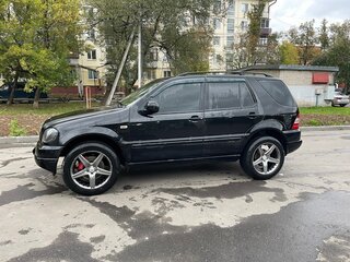 1999 Mercedes-Benz M-Класс 320 I (W163), чёрный, 650000 рублей, вид 4
