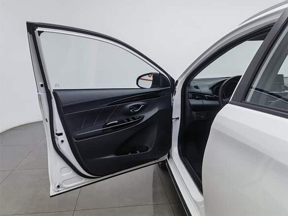 2022 Toyota Yaris L X XP150 Рестайлинг, белый, 1050202 рублей - вид 20