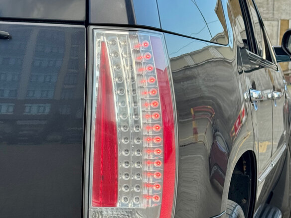 2010 Cadillac Escalade III, серый, 2000000 рублей - вид 12