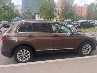 2017 Volkswagen Tiguan II, коричневый, 2850000 рублей, вид 2