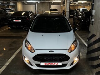 2017 Ford Fiesta Mk6 Рестайлинг, белый, 900000 рублей, вид 1