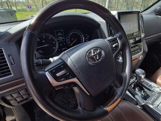 2018 Toyota Land Cruiser 200 Series Рестайлинг 2, чёрный, 8700000 рублей, вид 4