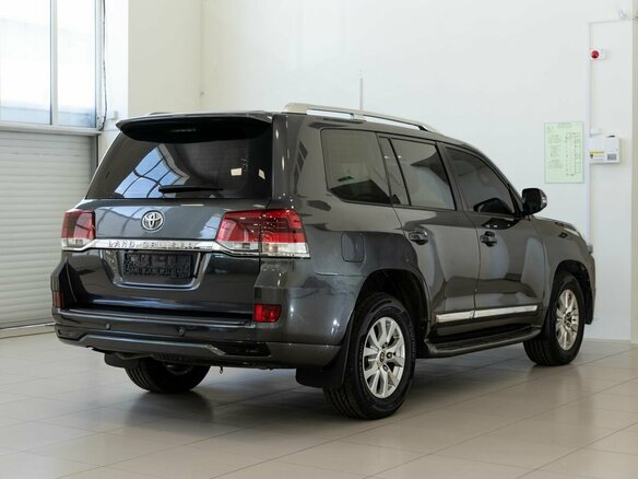 2010 Toyota Land Cruiser 200 Series, серый, 2700000 рублей - вид 5